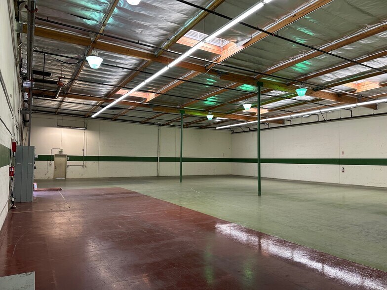 More Photos Of 310 Irving Dr, Oxnard Warehouse For Lease