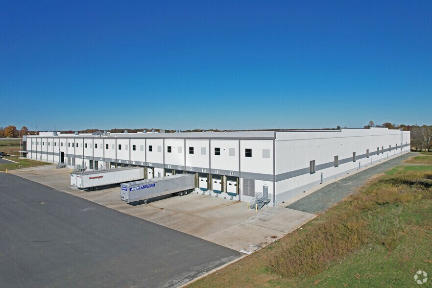 More Photos Of 3031 Hendren Rd, Whitsett Manufacturing For Lease