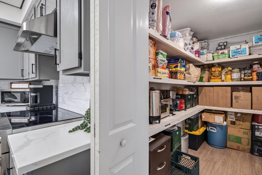More Photos Of 6640 Redwood Dr, Rohnert Park Office For Sale
