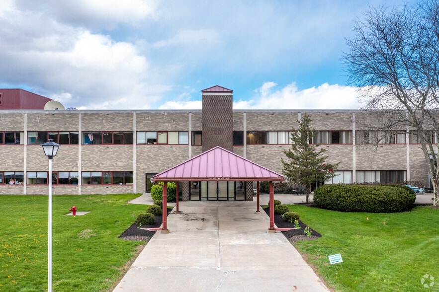 More Photos Of 900 Dutchess Tpke, Poughkeepsie Warehouse For Lease