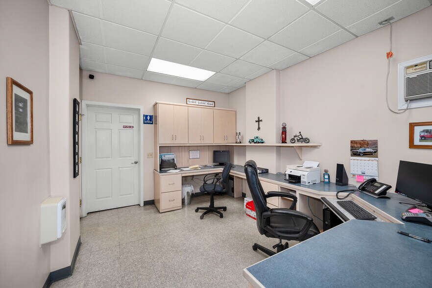 More Photos Of 19009 E Appleway Ave, Spokane Valley Auto Repair For Sale