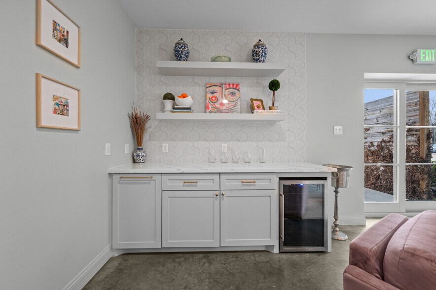 More Photos Of 6644 TX-61, Anahuac Theater Concert Hall For Sale