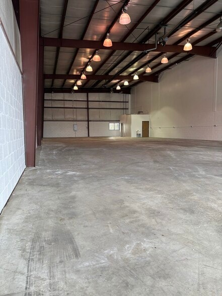 More Photos Of 12801 Silver Lake Rd, Brighton Manufacturing For Sale