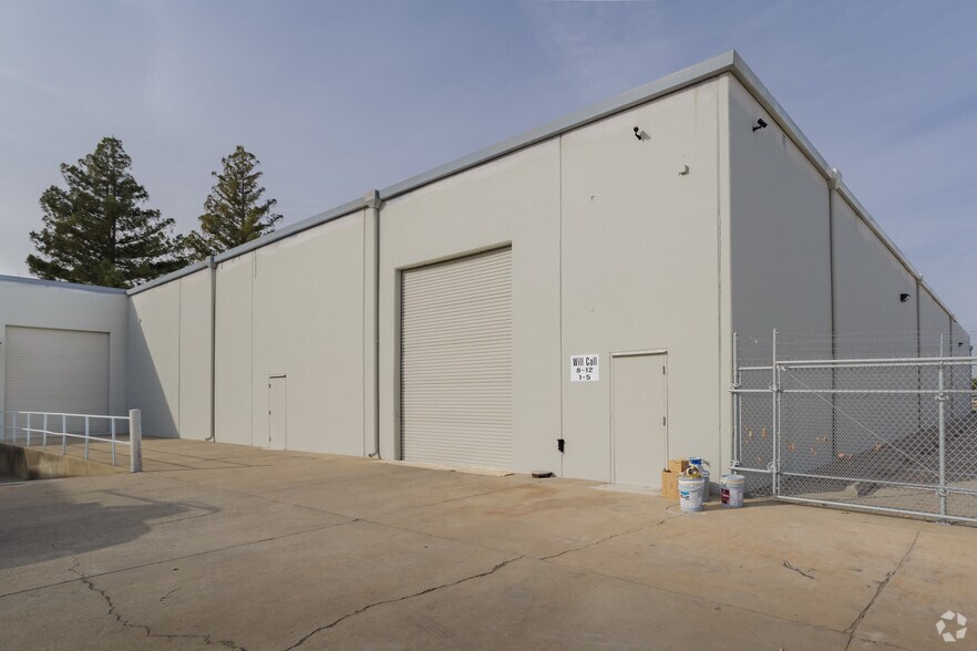 More Photos Of 8860 Fruitridge Rd, Sacramento Warehouse For Sale
