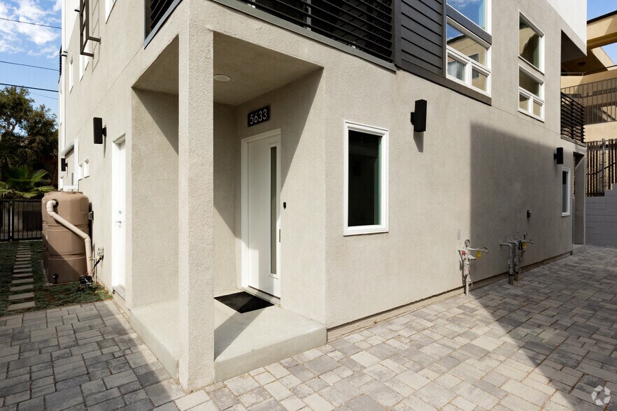 More Photos Of 5631 Whitnall Hwy, North Hollywood Apartments For Sale