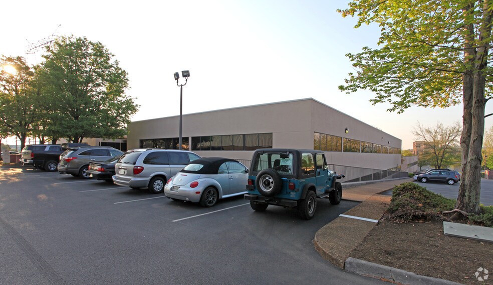 More Photos Of 9111 Cross Park Dr, Knoxville Office For Sale