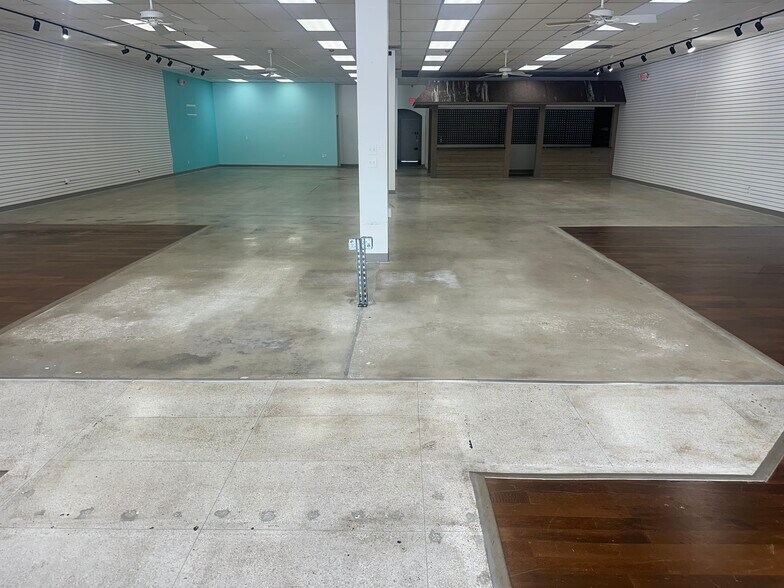 More Photos Of W University @ SWC W. University & S.W. 34th St., Gainesville Unknown For Lease