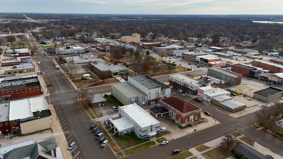 More Photos Of 11 N Walnut St, Iola Apartments For Sale