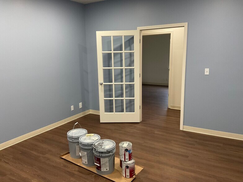 More Photos Of 305 N Beech Cir, Broken Arrow Medical For Lease