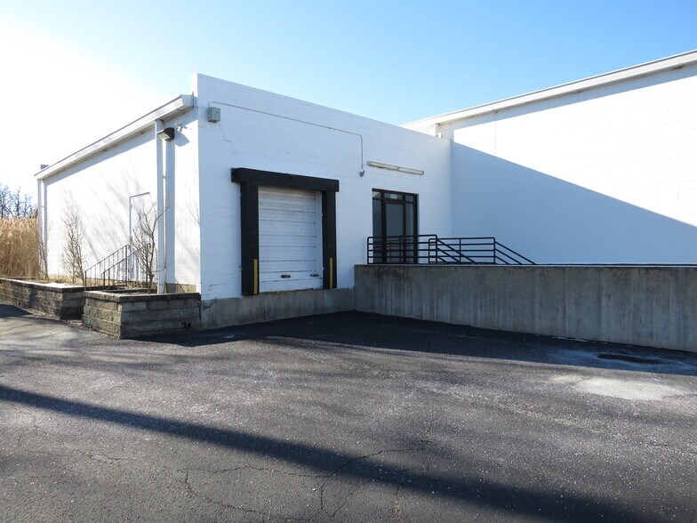 More Photos Of 1715 N Division St, Morris Unknown For Lease