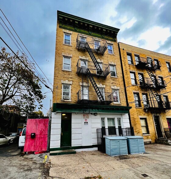 Primary Photo Of 209 Franklin Ave, Mount Vernon Apartments For Sale