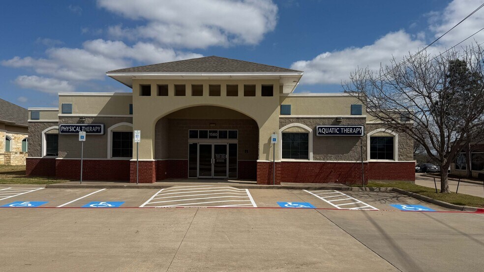 Primary Photo Of 1580 US Highway 287 N, Mansfield Medical For Sale