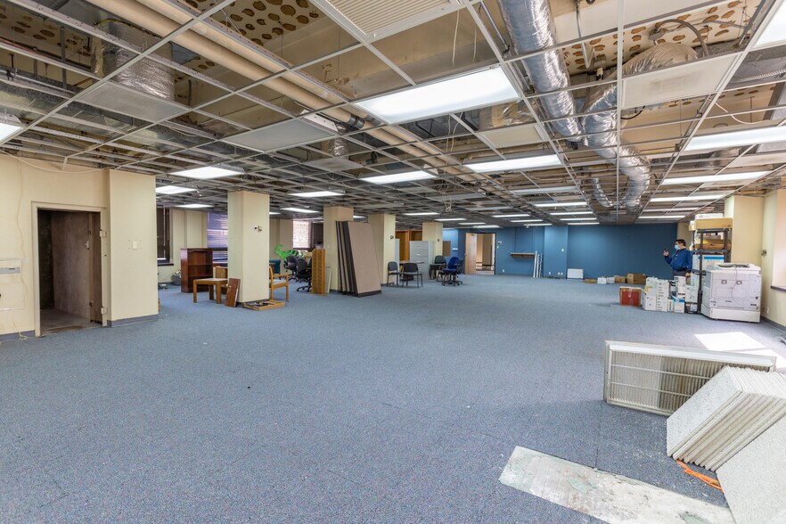 More Photos Of 301 Cypress St, Abilene Office For Sale