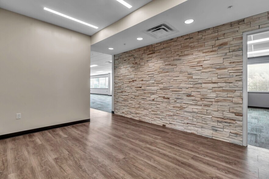 More Photos Of 400 Essjay Rd, Williamsville Office For Lease