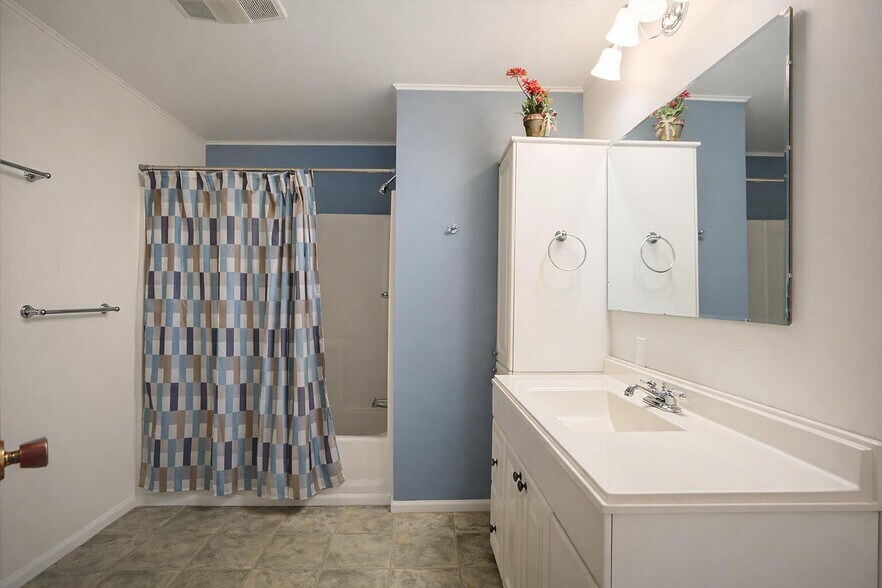 More Photos Of 125 E 5th St, Walsenburg Office For Sale