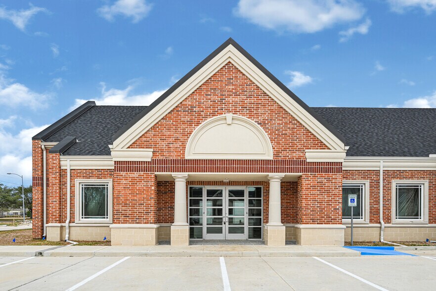 More Photos Of 7103 S Peek Rd, Richmond Medical For Lease