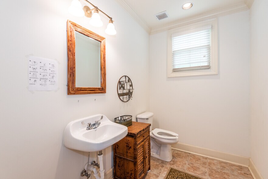 More Photos Of 987 Harris St, Tunica Office For Sale