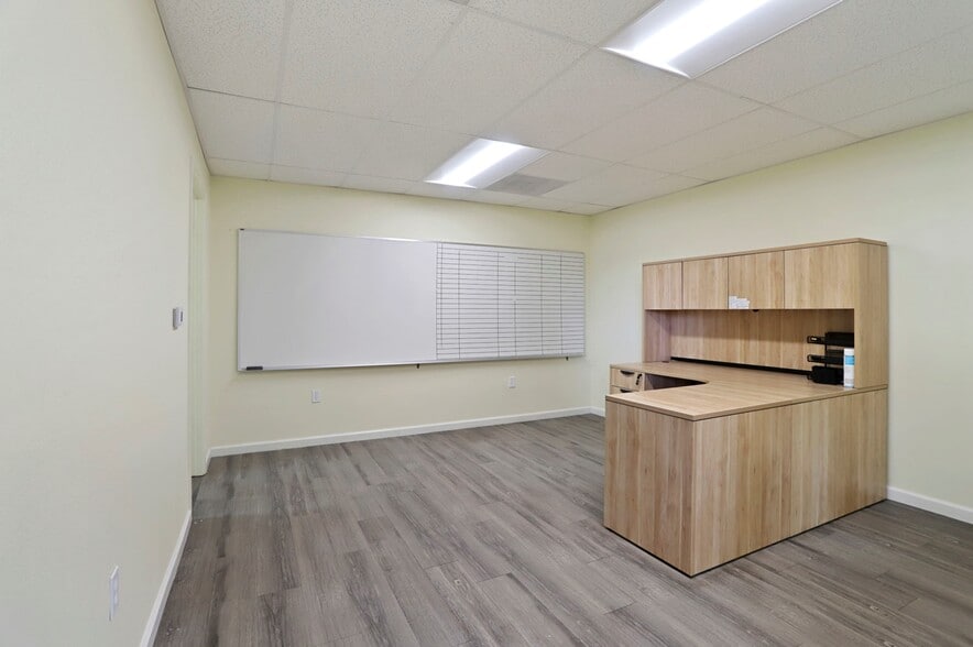 More Photos Of 13840-14320 N Beckman Rd, Lodi Warehouse For Lease