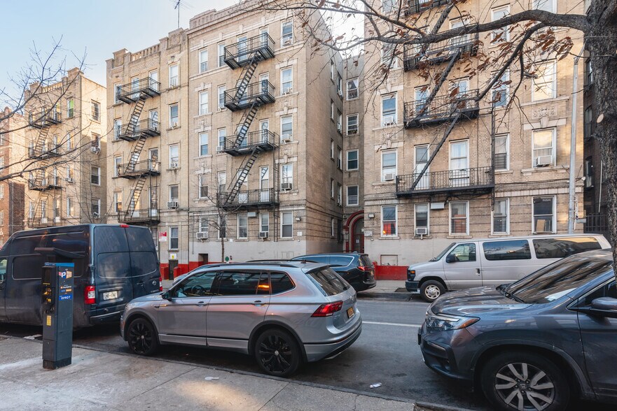 More Photos Of 550 W 180th St, New York Apartments For Sale