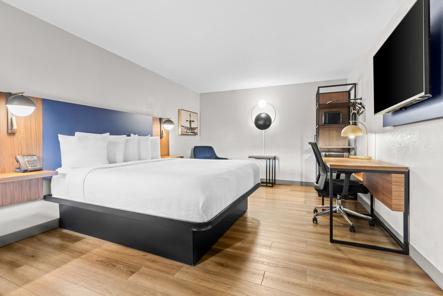 More Photos Of 4870 University Dr NW, Huntsville Hotel For Sale