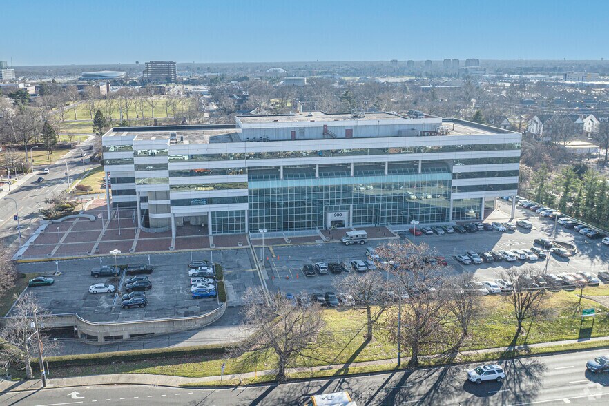 More Photos Of 900 Stewart Ave, Garden City Office For Lease