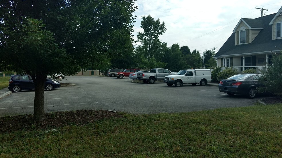 More Photos Of 20 Midway Plaza Dr NW, Christiansburg Office For Lease