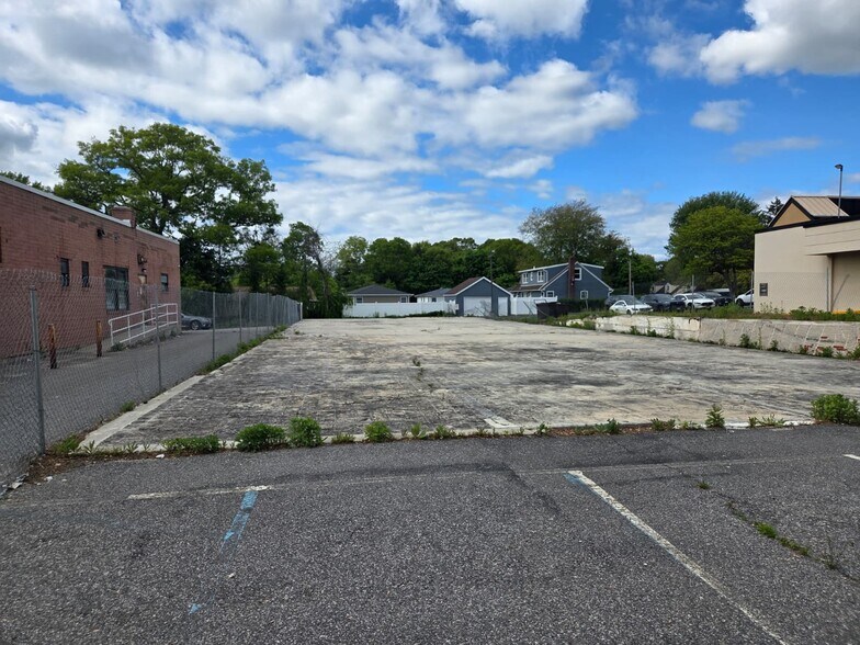 More Photos Of 691 E Jericho Tpke, Huntington Station Land For Sale