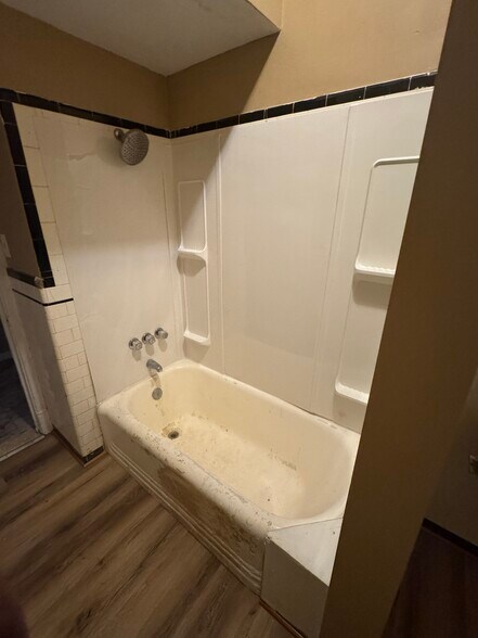 More Photos Of 2449 Shirley Ave, Baltimore Flex For Sale