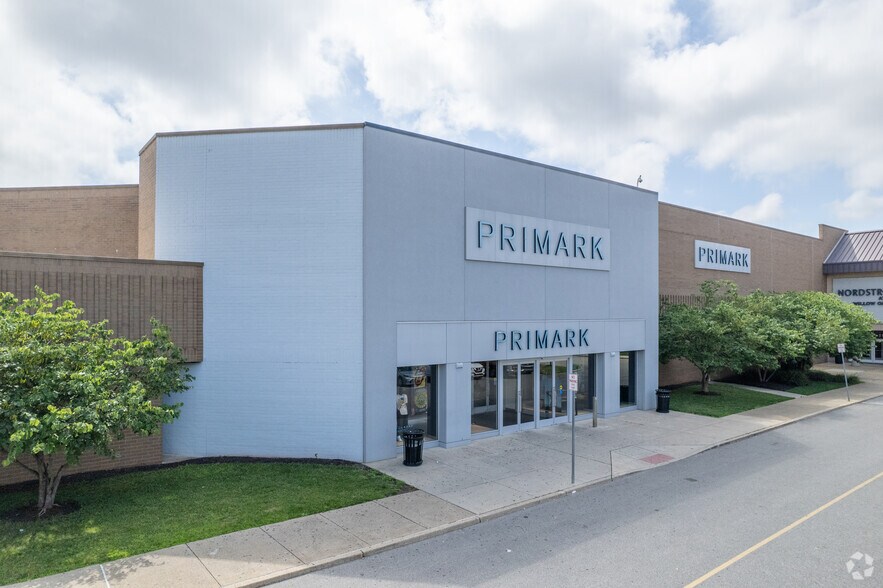 More Photos Of 2500 W Moreland Rd, Willow Grove Storefront For Lease