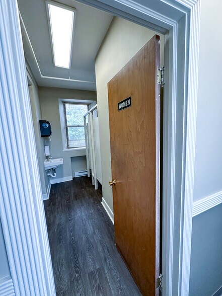 More Photos Of 28 S Water St, Batavia Office For Lease