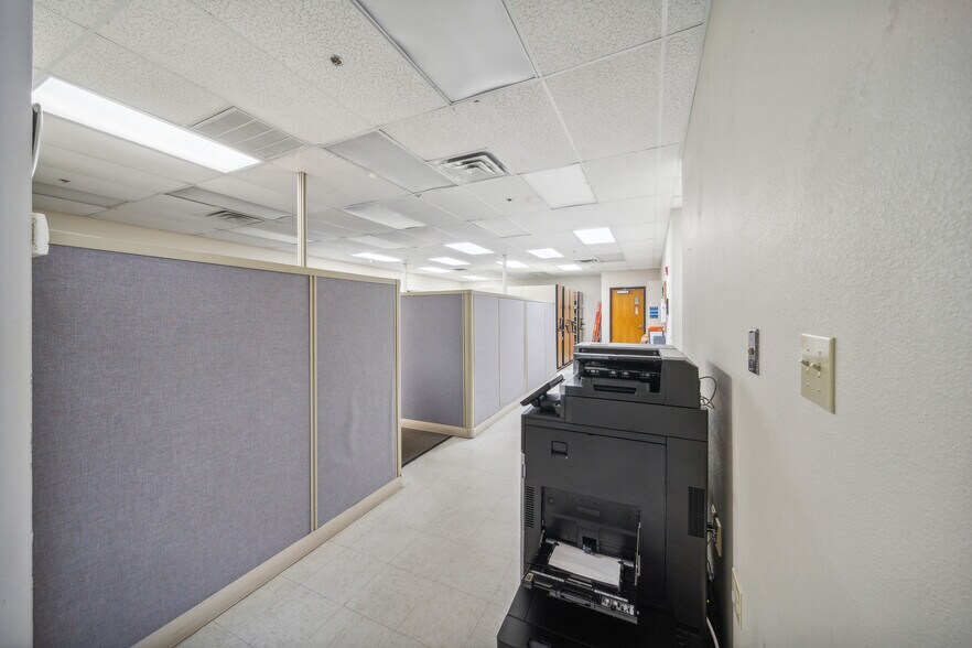 More Photos Of 2020 Holly Rd, Claremore Office For Sale
