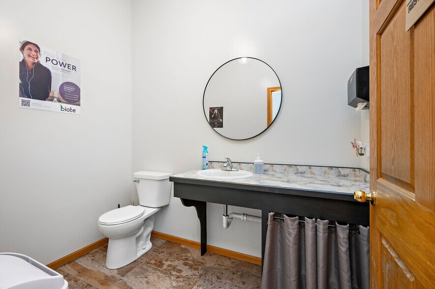 More Photos Of 16015 NE Central Ave, Ham Lake Office For Sale