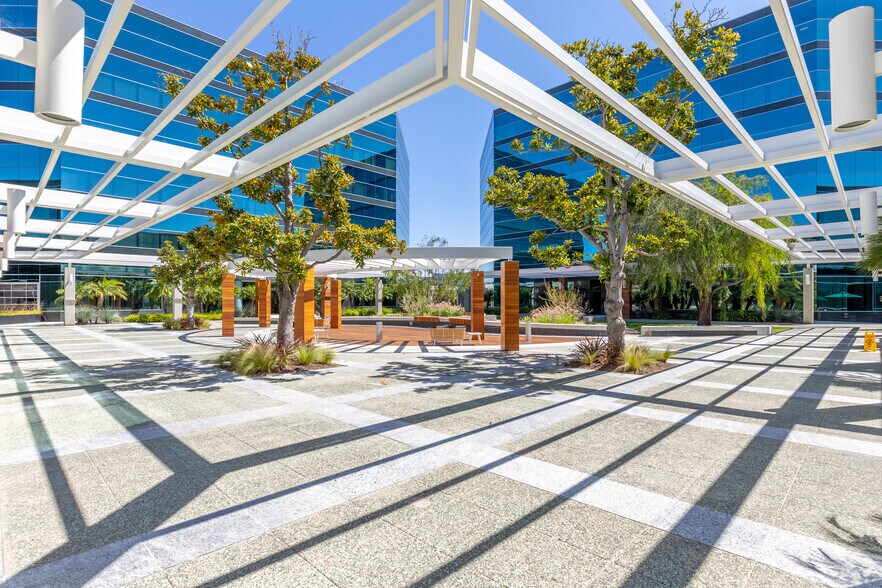 More Photos Of 9655 Granite Ridge Dr, San Diego Unknown For Lease