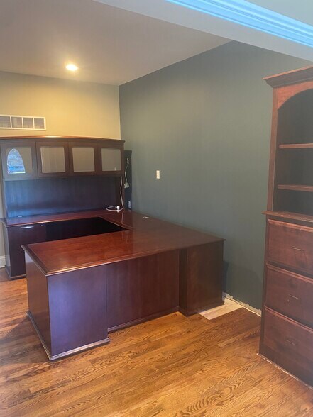 More Photos Of 1101 W Us-40 Hwy, Blue Springs Office For Lease