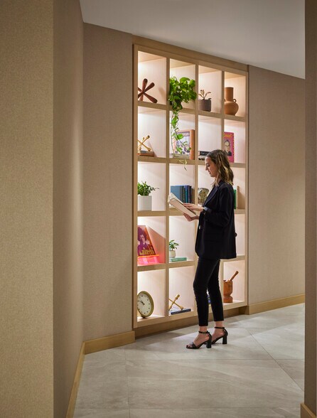 More Photos Of 2425 E Camelback Rd, Phoenix Office For Sale