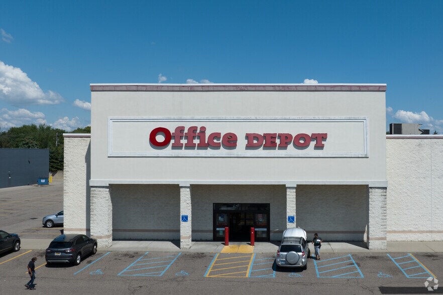 More Photos Of 19001 E Nine Mile, Eastpointe Freestanding For Lease