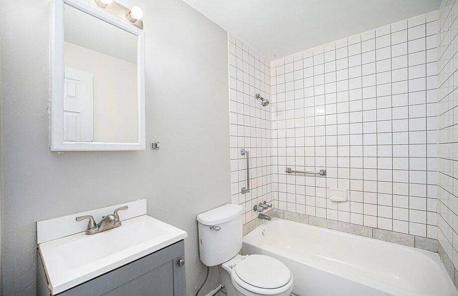 More Photos Of 1143 Akron St, Aurora Apartments For Sale