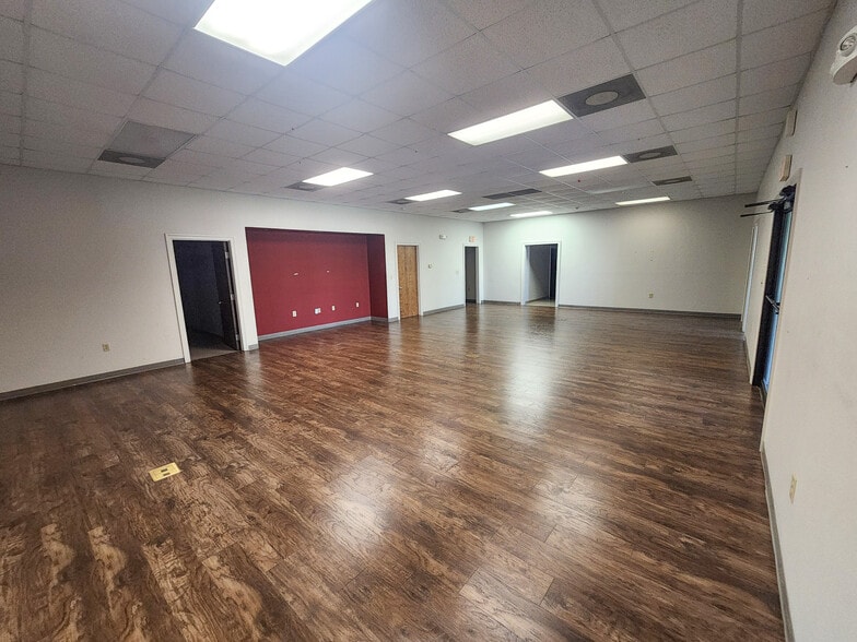 More Photos Of 5640 Commerce Blvd E, Mobile Warehouse For Lease