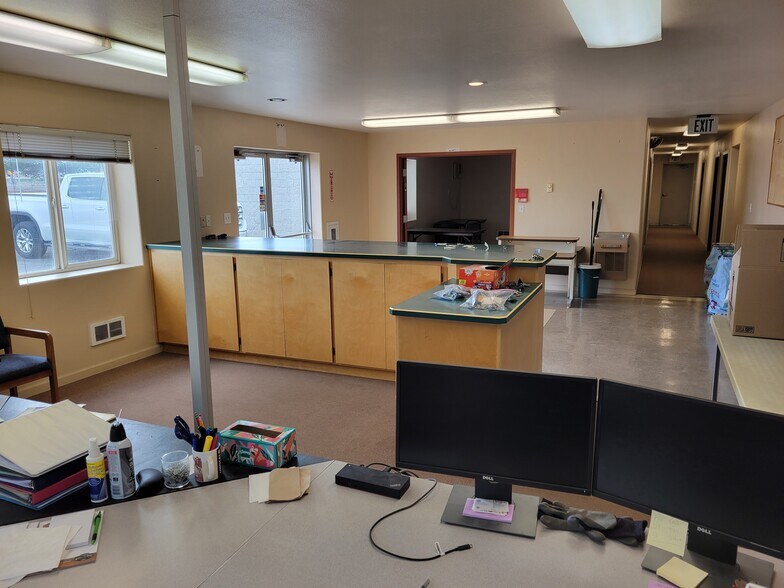 More Photos Of 500 NW Cherry Ln, Madras Industrial For Sale