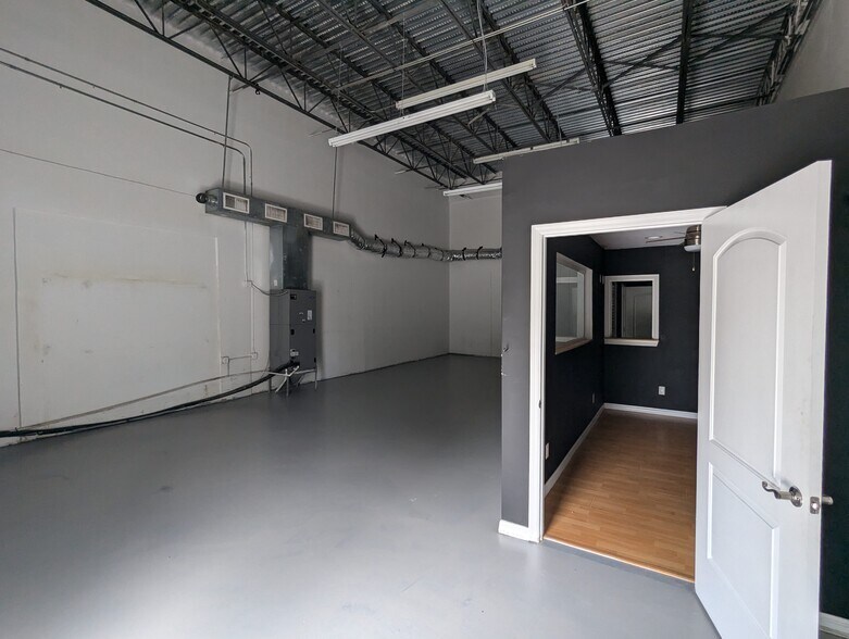 More Photos Of 845 Pop Tilton Pl, Jensen Beach Warehouse For Lease