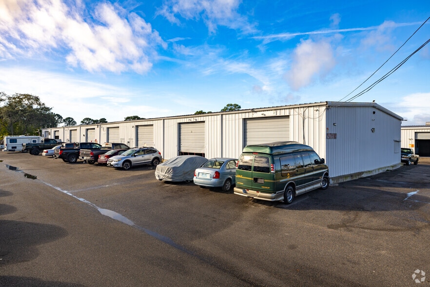 More Photos Of 7715-7723 Ellis Rd, West Melbourne Warehouse For Lease