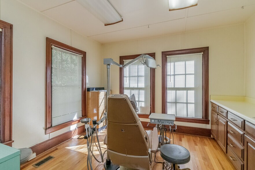 More Photos Of 615 Patterson, LaFayette Medical For Sale