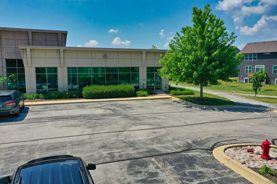 More Photos Of 320 Cardinal Dr, St Charles Medical For Lease