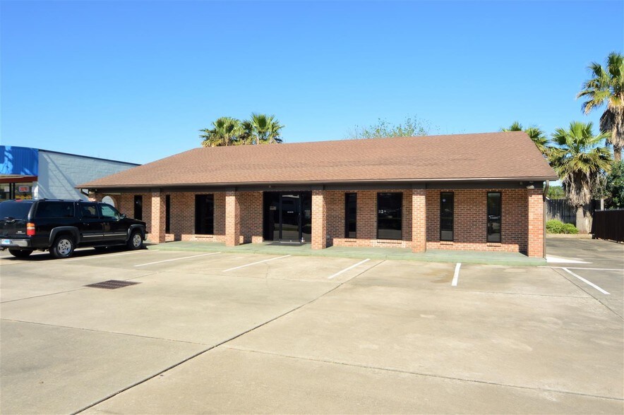 More Photos Of 12325 Scarsdale Blvd, Houston Medical For Sale