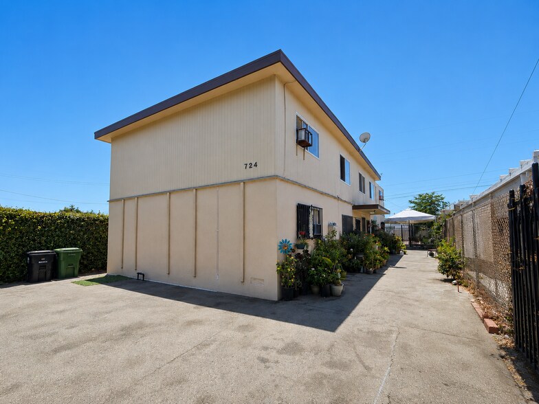 Primary Photo Of 724 E 32nd St, Los Angeles Apartments For Sale
