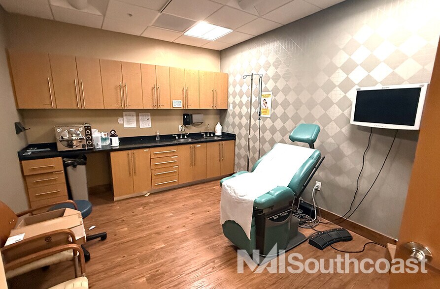 More Photos Of 6310 Health Park Way, Bradenton Medical For Lease