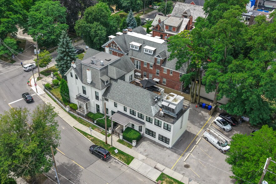 More Photos Of 60 Bedford Rd, Toronto Office For Sale