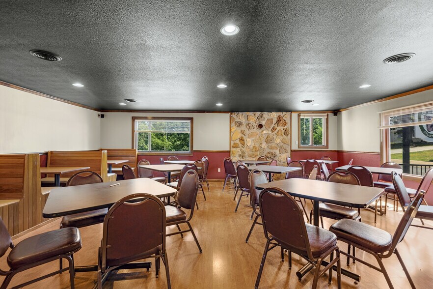 More Photos Of 2079 State Road Y, Linn Creek Restaurant For Sale