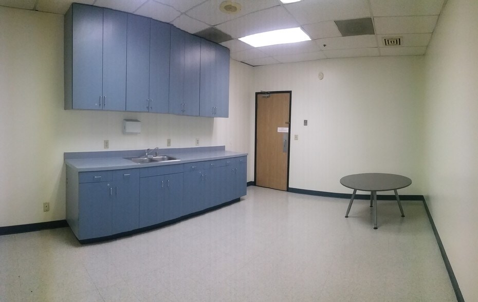 More Photos Of 1425 S Victoria Ct, San Bernardino Research And Development For Lease
