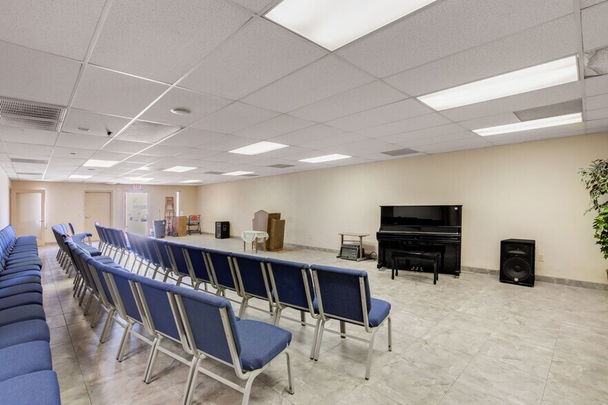 More Photos Of 4496 N Black Canyon Fwy, Phoenix Office Residential For Sale